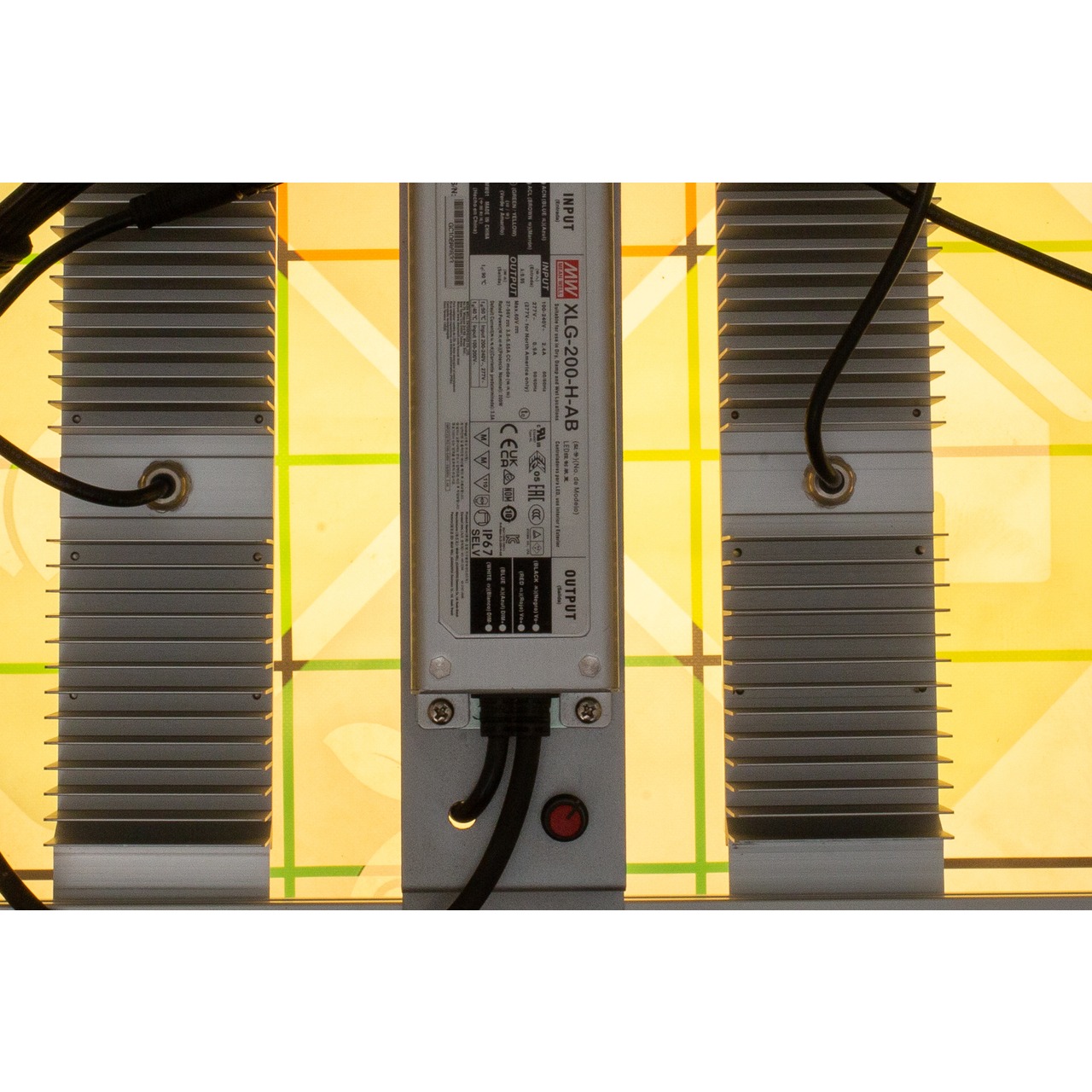 Monster M4 LED-Grow-Lampe (v3.5, dimmbar)