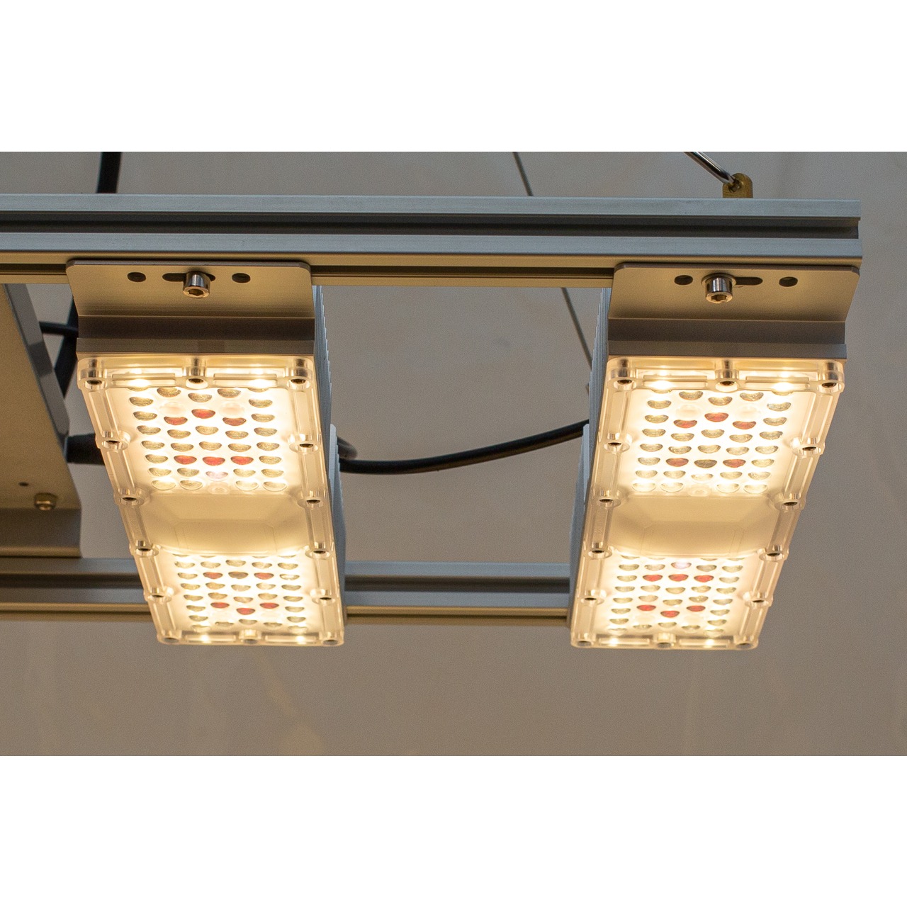 Monster M4 LED-Grow-Lampe (v3.5, dimmbar)