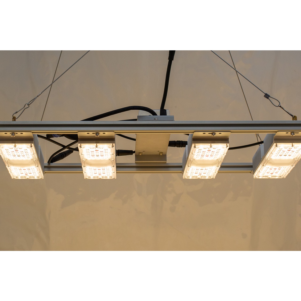 Monster M4 LED-Grow-Lampe (v3.5, dimmbar)